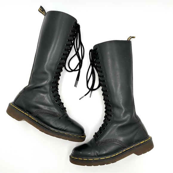 Vintage Dr. Martens Made in England 20 eye Lace Up Leather Boots